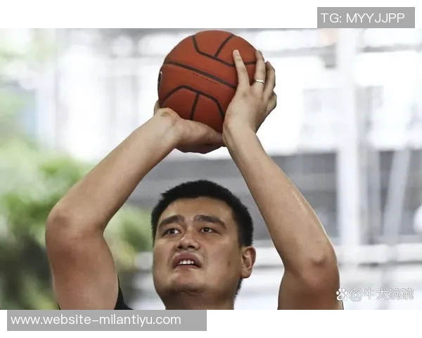 姚明曾对身边人产生深刻不信任感怀疑他人暗藏圈套的心理历程